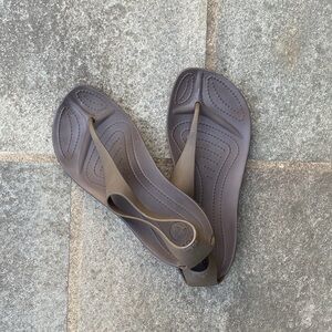 Crocs Sexi Fip Sandal in brown, 7